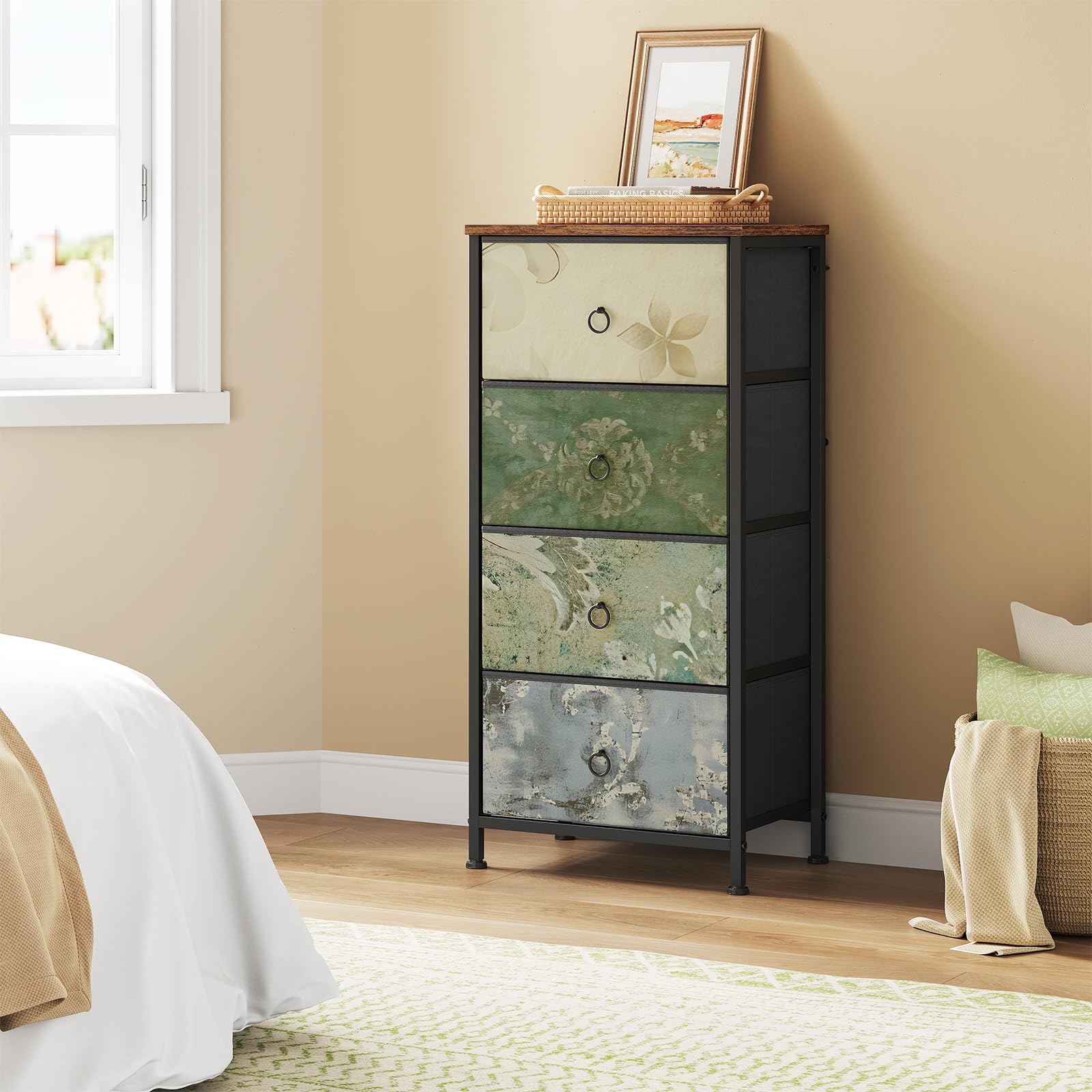 WOLTU Commode à 4 Tiroirs en Tissu, Chiffonnier, Meuble Rangement, pour Chambre/Entrée/Salon, Marron Rustique+Noir+Motif de Fleur Vintage, Cadre en Métal, 45x30x95cm, SSK011pw