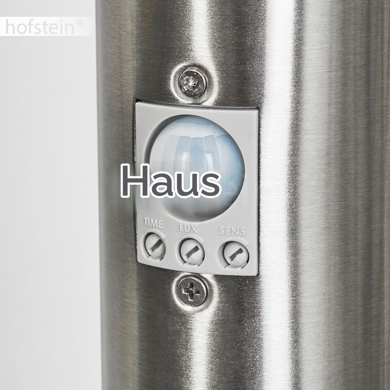 HOFSTEIN Wegeleuchte Sessa, Außenwegeleuchte mit Bewegungsmelder und Steckdose aus Metall/Kunststoff in Nickel-matt/Weiß, moderne Außenleuchte für Garten, Außenbereich, Hof, Terrasse, 110cm, E27, IP44