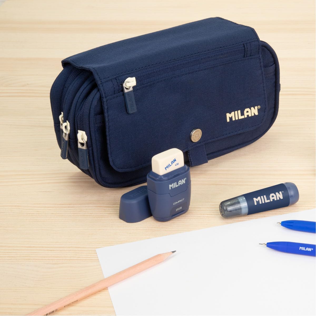 ColePack Eco - Lote de Estuche Portatodo Triple con 3 Cremalleras y Material Escolar de Primeras Marcas Incluido (Eco Azul)