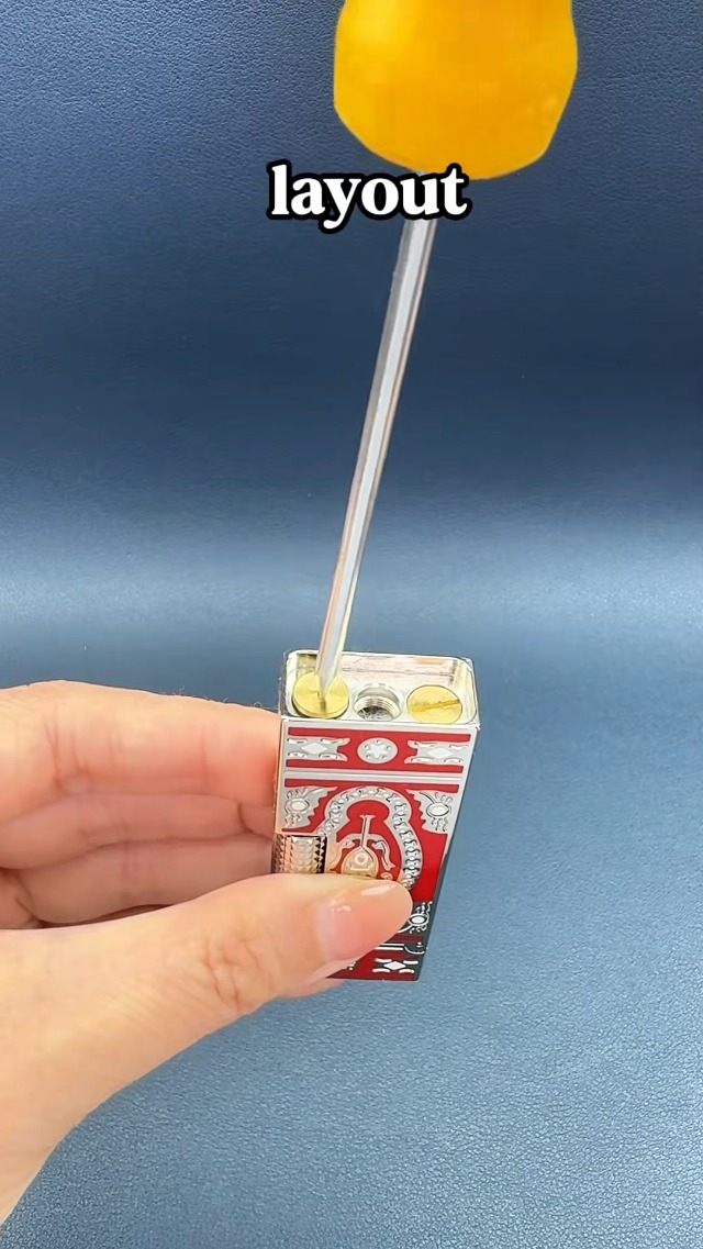 Encendedor Clásico de Latón Estrecho Recargable miniatura 7