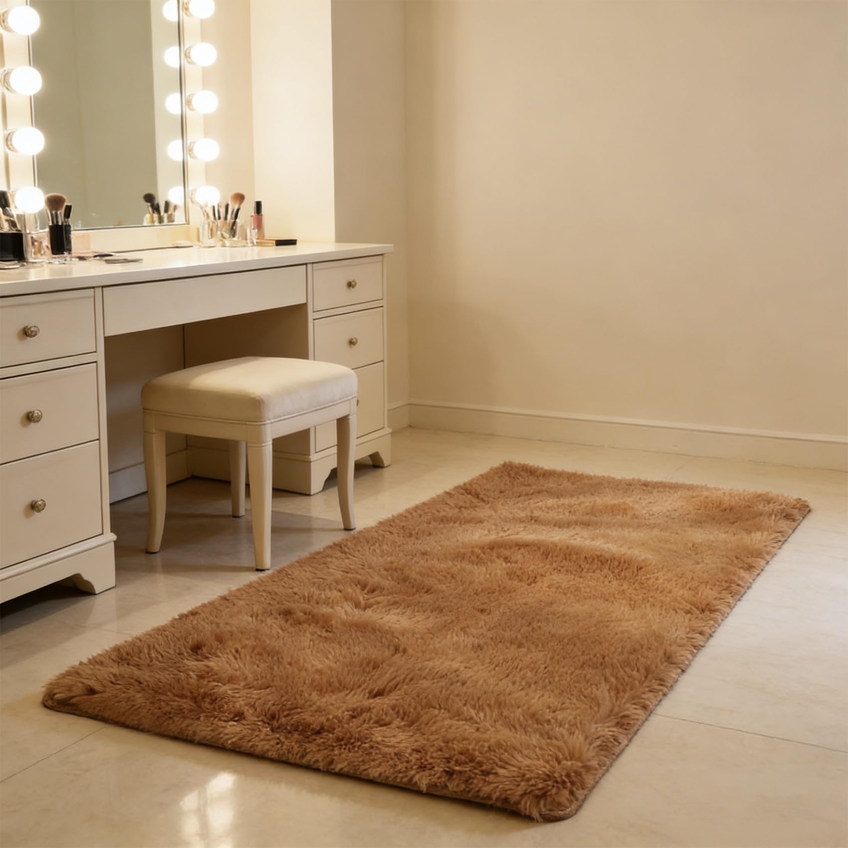 Tapis shaggy antidérapant et doux 130 x 145 cm, l'élégance d'un revêtement à poils longs