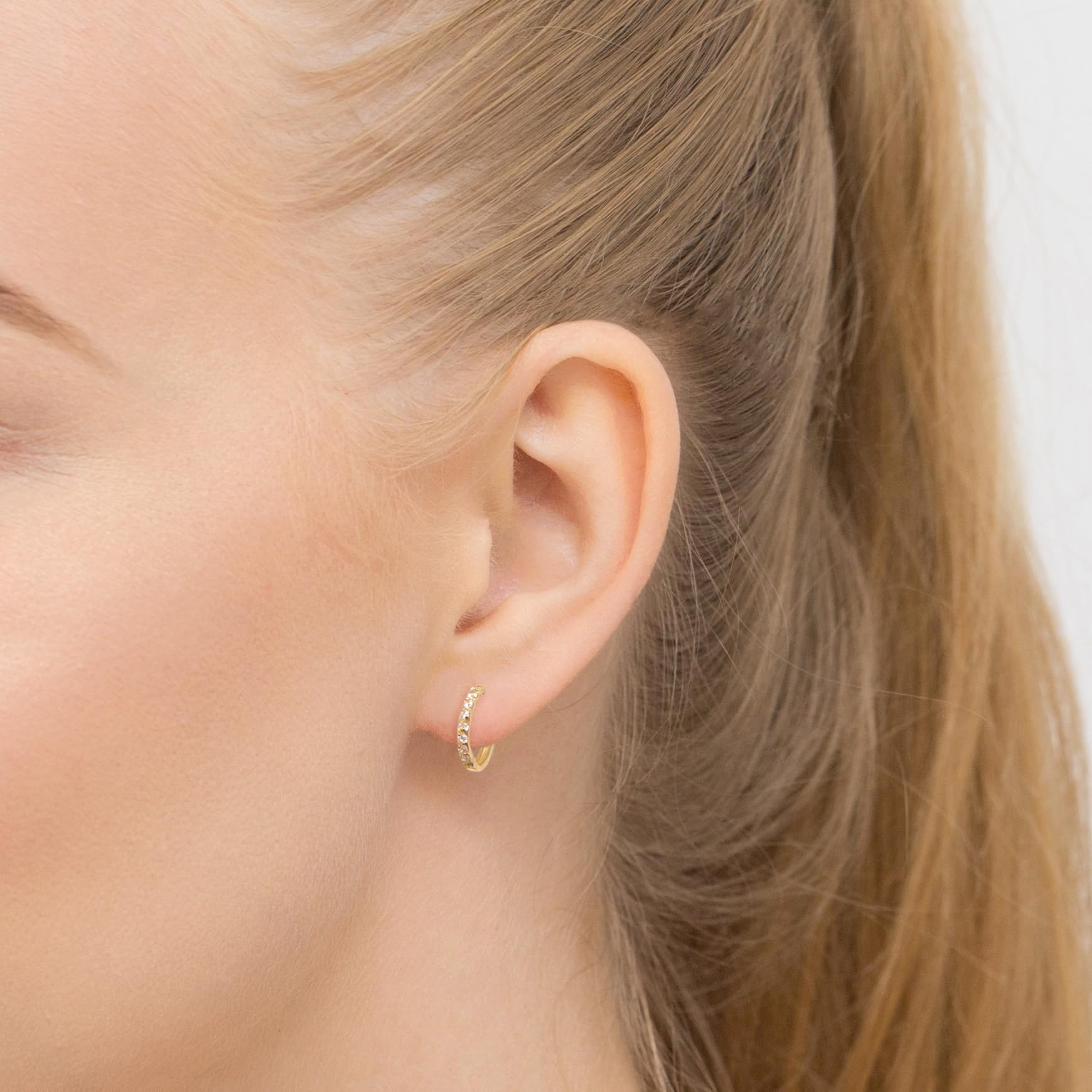 MARKO Echtgold Creolen Ohrringe 8 Karat Gelbgold 10mm mit Zirkonia Steinen – Wasserfest, Flacher Rücken, Eleganter Gold Schmuck