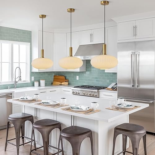 Miniatura 4 de KCO Iluminación grande de vidrio de leche colgante de iluminación isla de cocina Globo de latón cepillado Lámpara colgante moderna de mediados de
