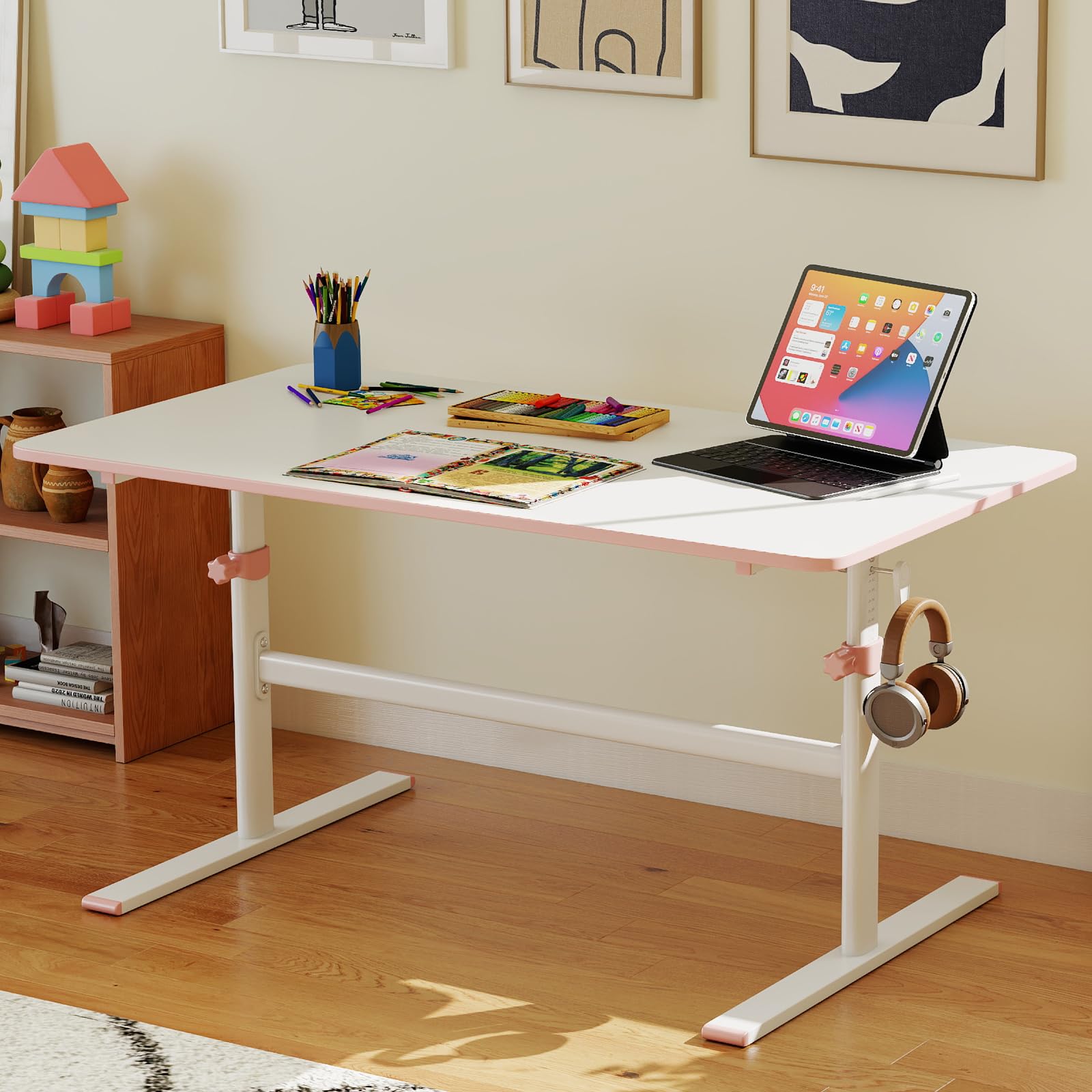 JOYLDIAS Kinderschreibtisch höhenverstellbar 110×60 cm, Rosa | Tischplatte mit Kurbel, blendfreie Oberfläche, Einklemmschutz, abgerundete Ecken