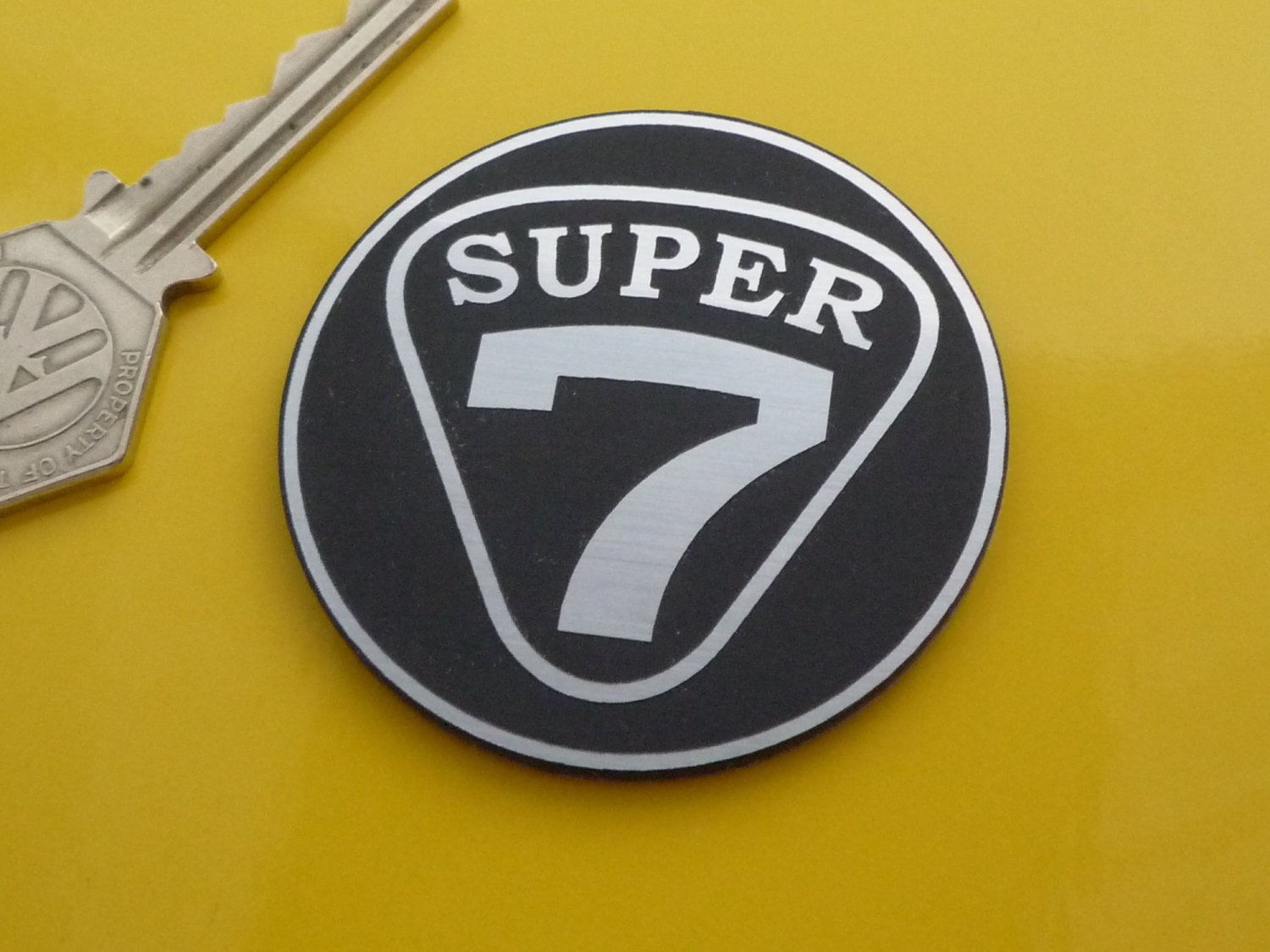 Amazon.co.jp: Lotus Caterham Super 7 Round Self Adhesive Car Badge