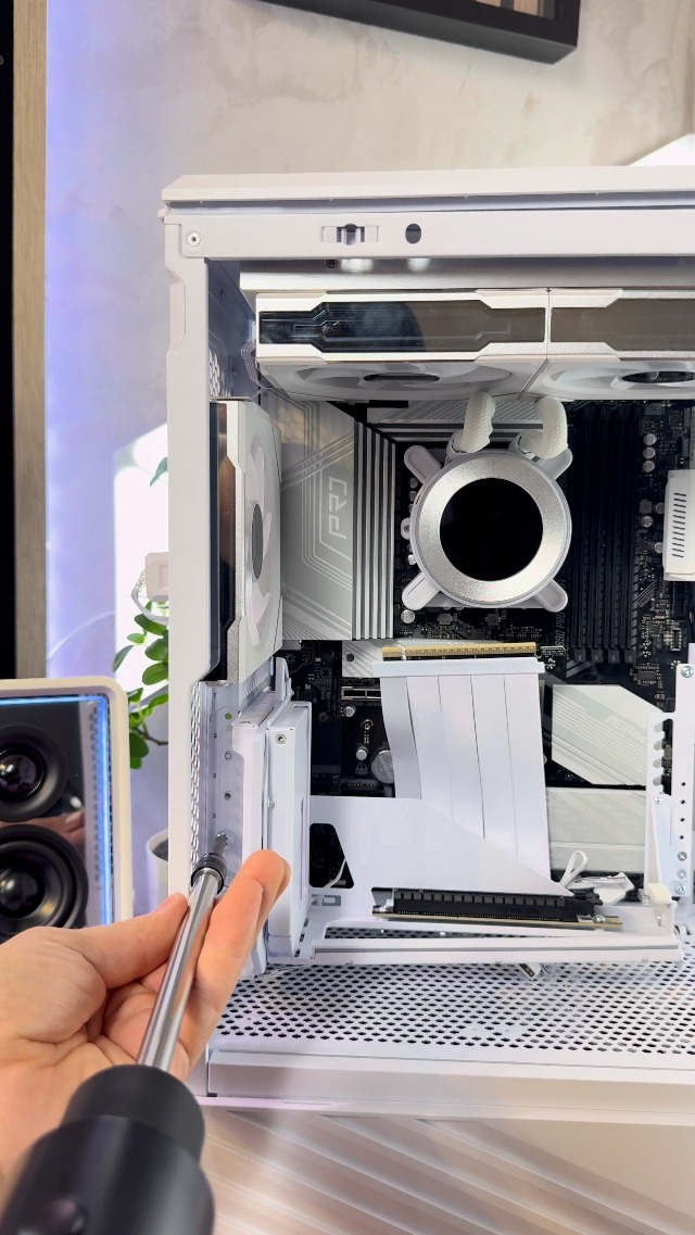 のり liantaiqianye119 Lian Li Accessory Multi-Direction Vertical GPU Card Holder Kit