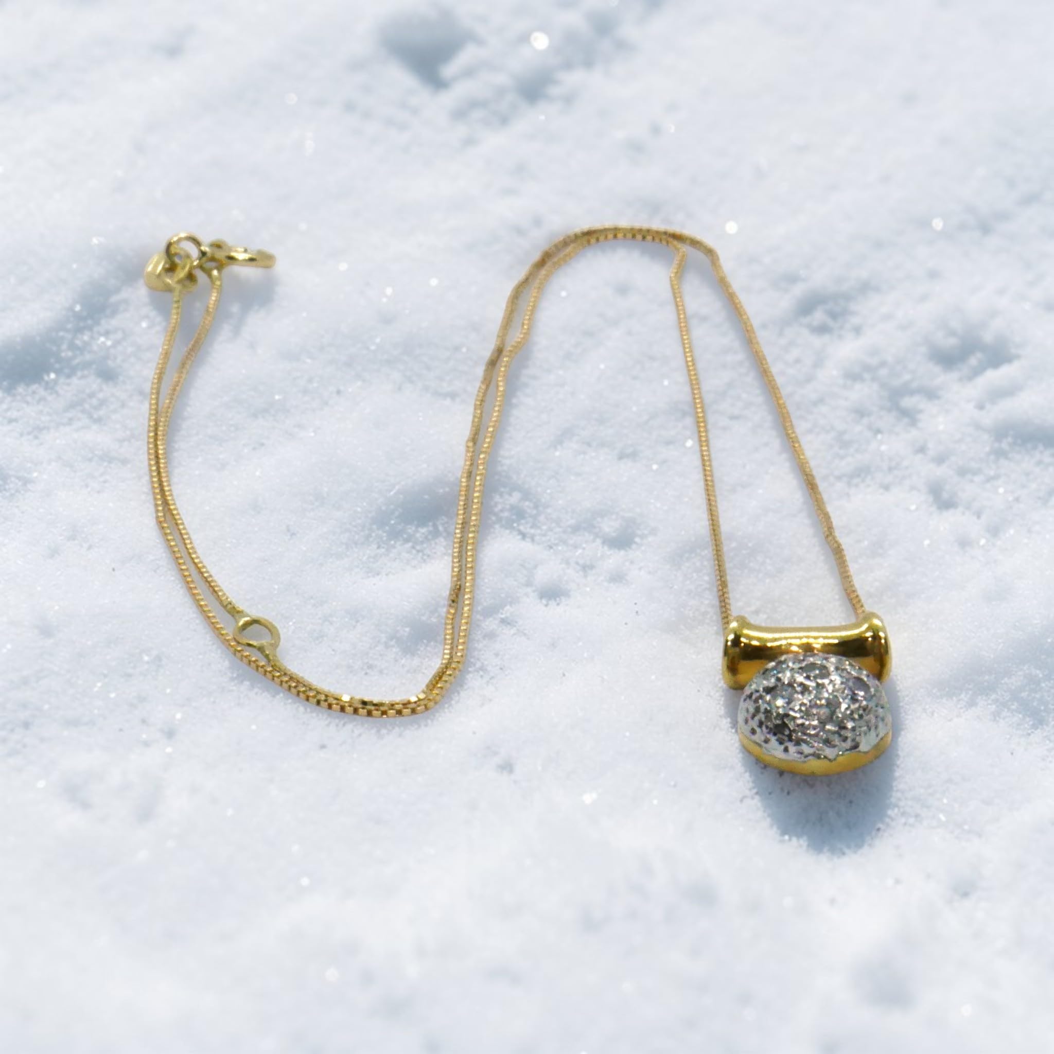 Never Say Never Colgante Oro 18k con Diamantes 0.07ct y Cadena Veneciana Ajustable 45 cm – Elegancia Minimalista de Lujo para mujer