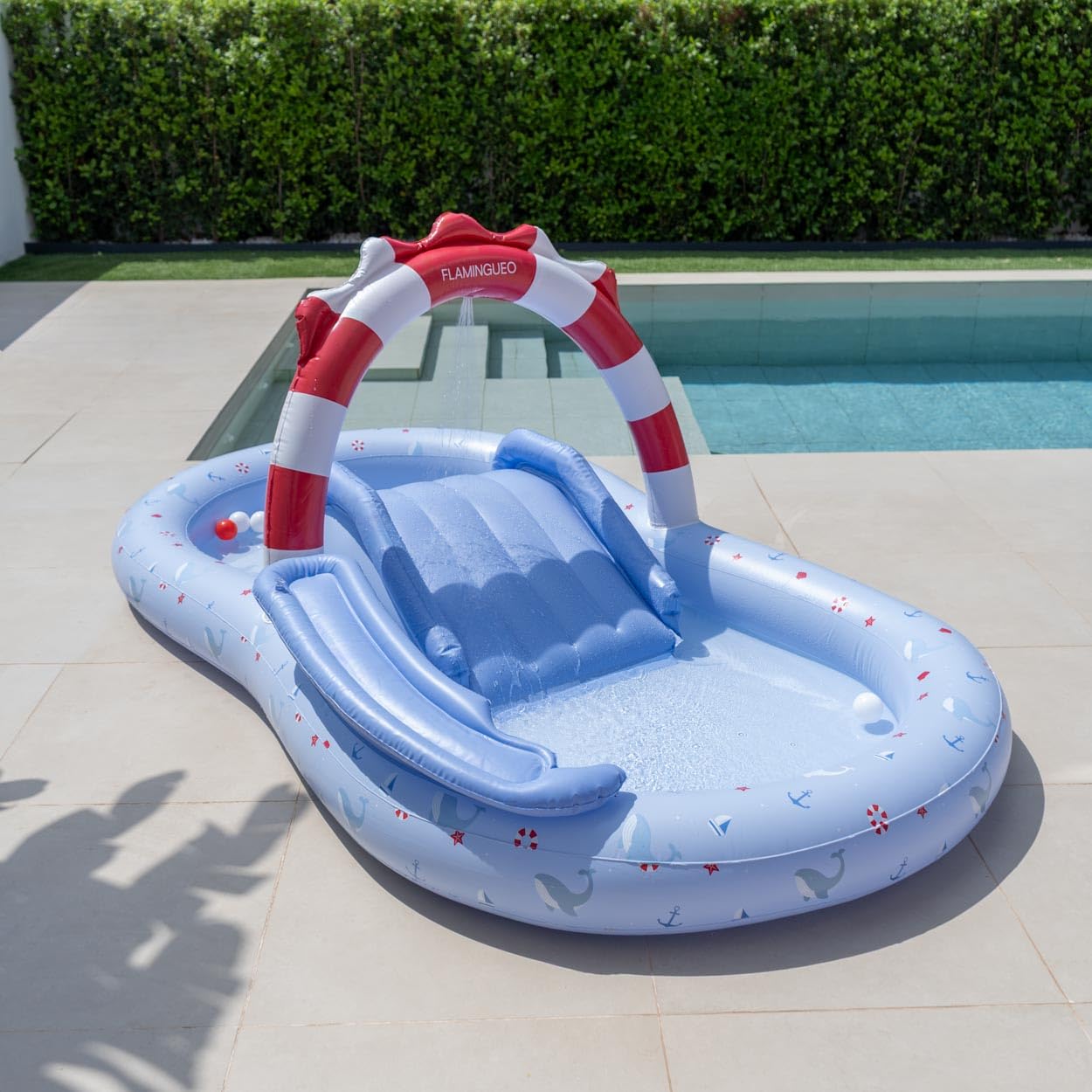 Flamingueo Piscina Infantil Doble - con Aspersor - para Playa y Jardín - PVC Resistente - 6 Pelotas Incluidas - 245 x 140 x 100 cm - Azul