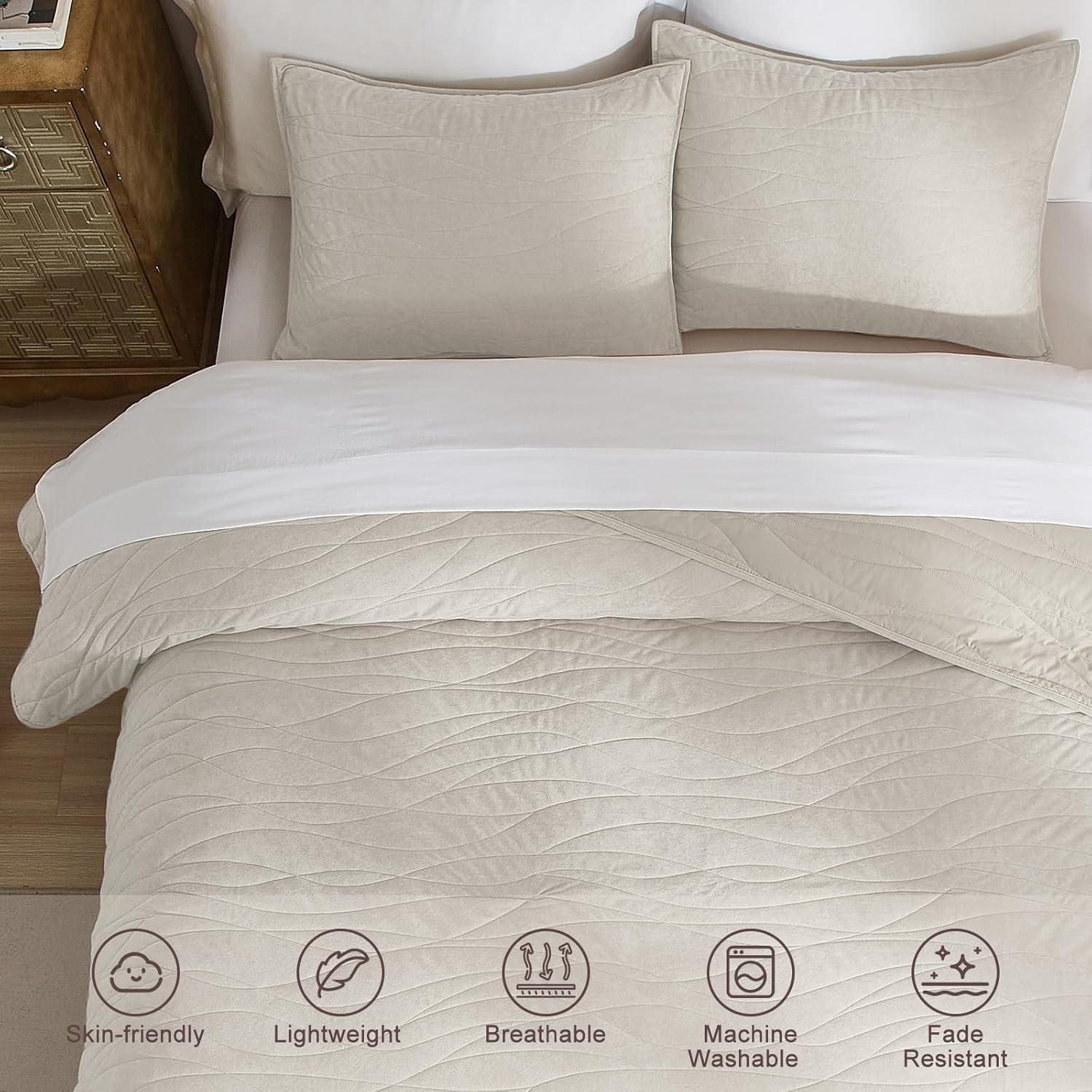 Velvet Quilt Set King Quilt, Lightweight Soft King Comforter Set, Bedspread Coverlet with 2 Matching Pillow Shams, Velvet Comforter Bedding Set for All Season (Off-White, Wave) - Image 4