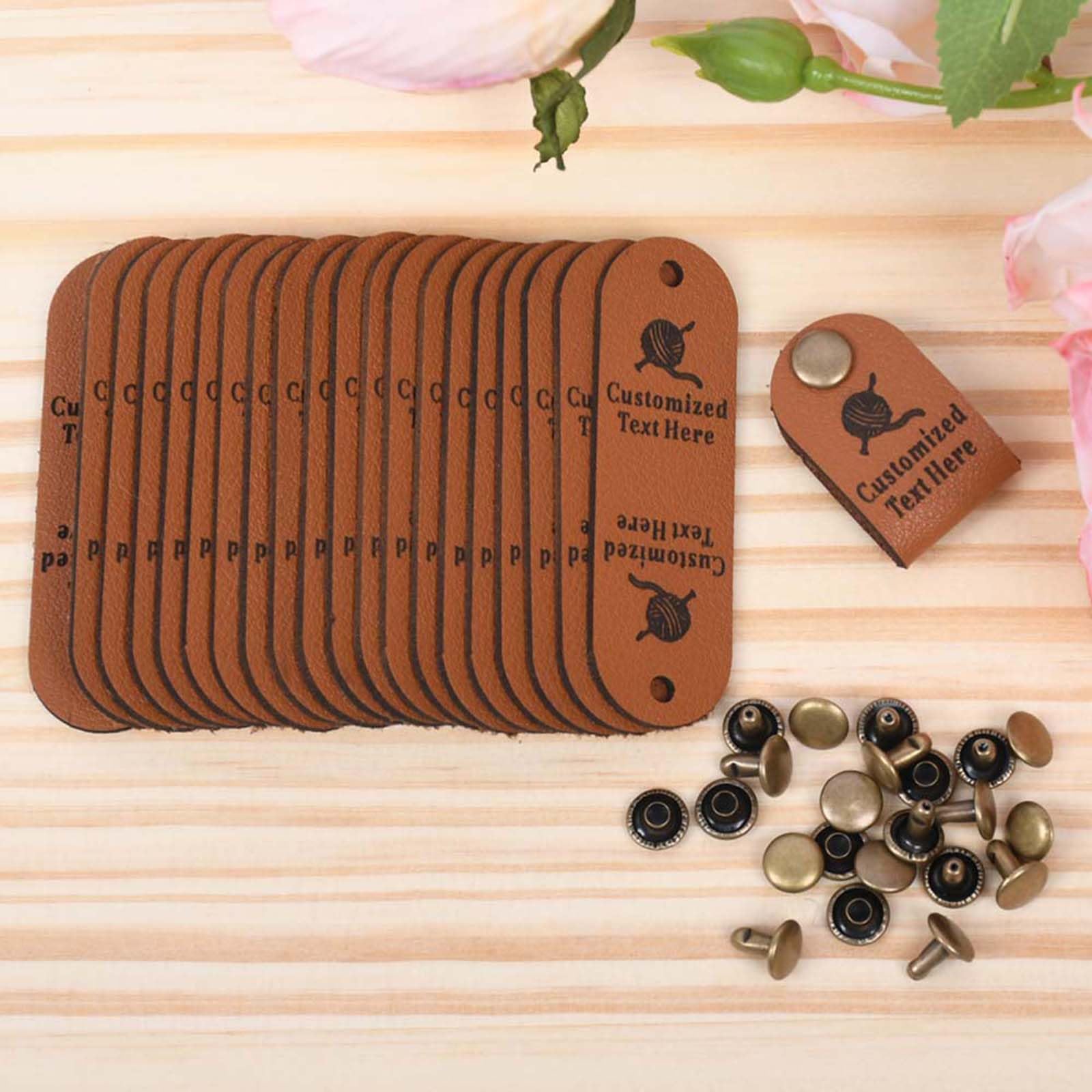 Etiquetas de cuero personalizadas en remaches, etiquetas plegadas sin costuras para ropa, hechas a mano, etiquetas para ganchillo y tejer (50 unidades)