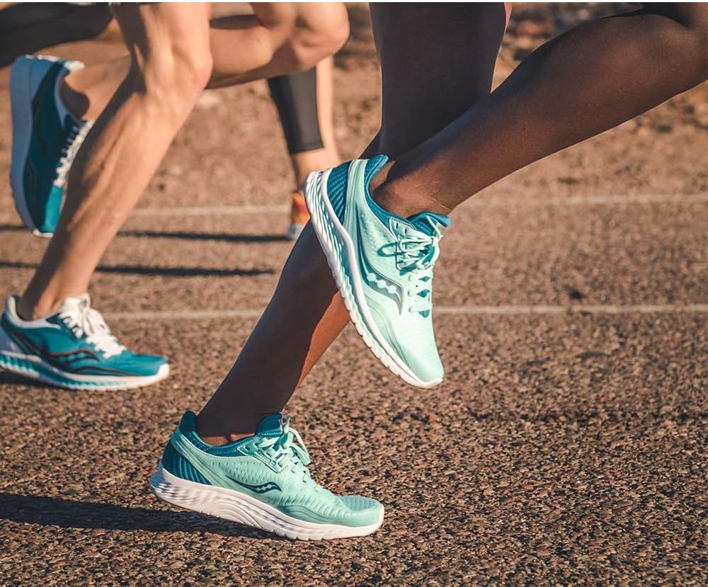 Saucony girls Kinvara 11