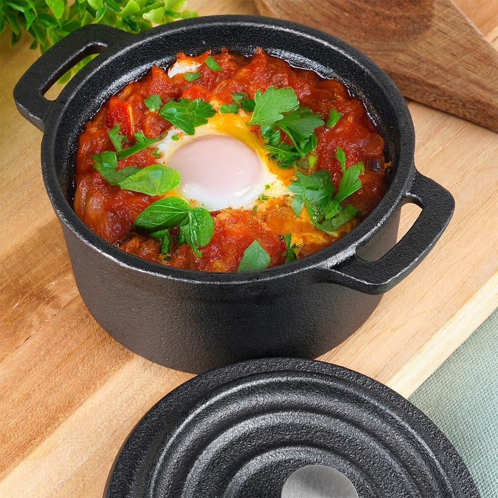 Vilde Lot de 2 mini cocottes en fonte avec couvercle de 10 cm – Mini casserole en fonte de 250 ml – Marmite de service et mini cocotte pour four, cuisinière et barbecue – Petit plat à gratin pour