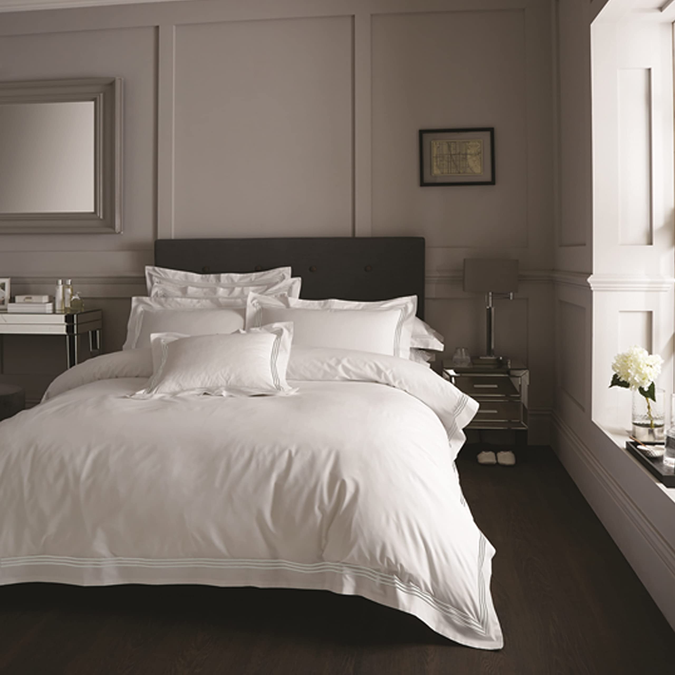 GC GAVENO CAVAILIA Soft Bordered Striped Duvet Cover Double, Luxury Comfy Warm Breathable Hotel Quality Bedding, White/Grey