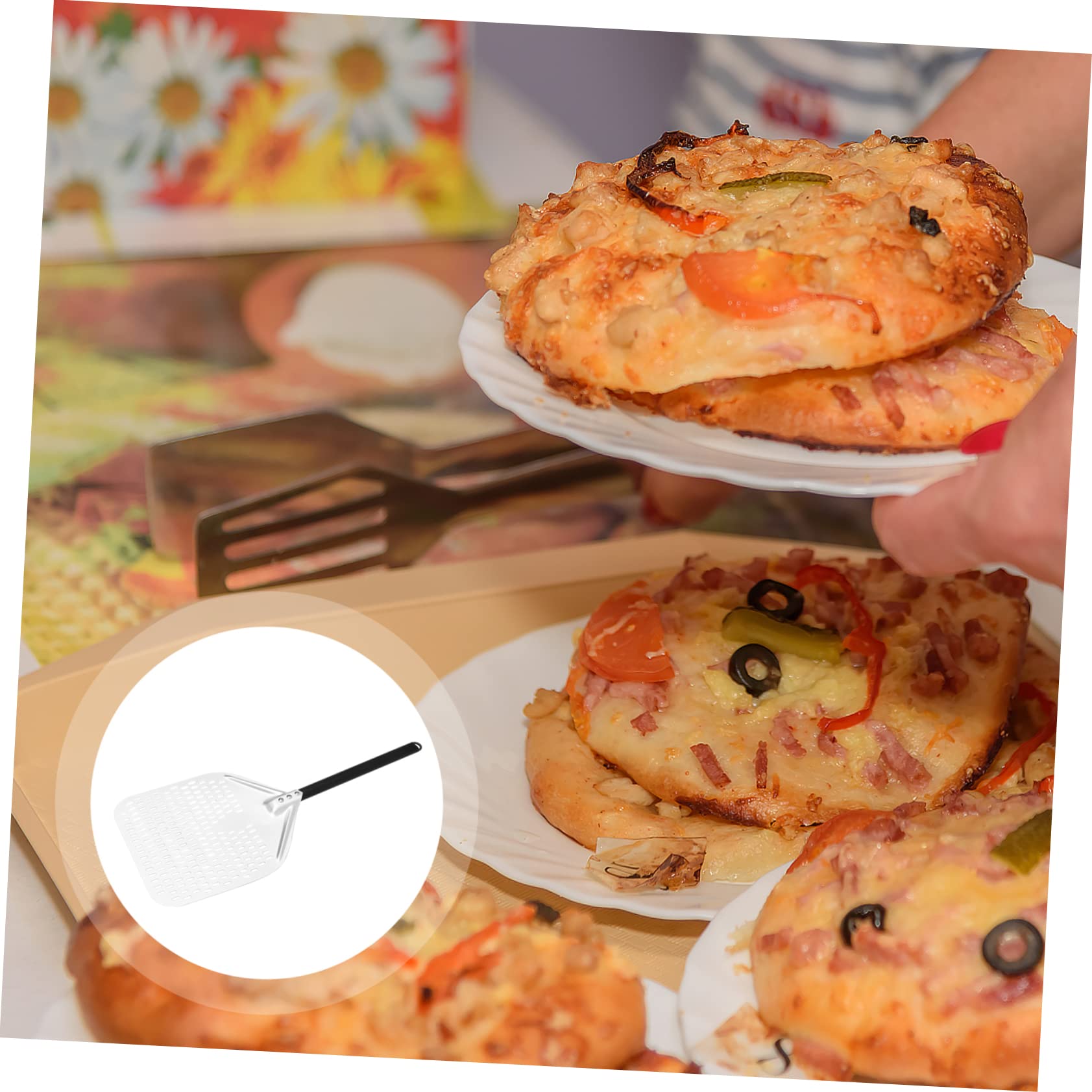Perforierte Pizzaschaufel mit Griff für Backwerkzeug zum Heben von Pizza und Tortendekorationen Leicht zu Reinigen