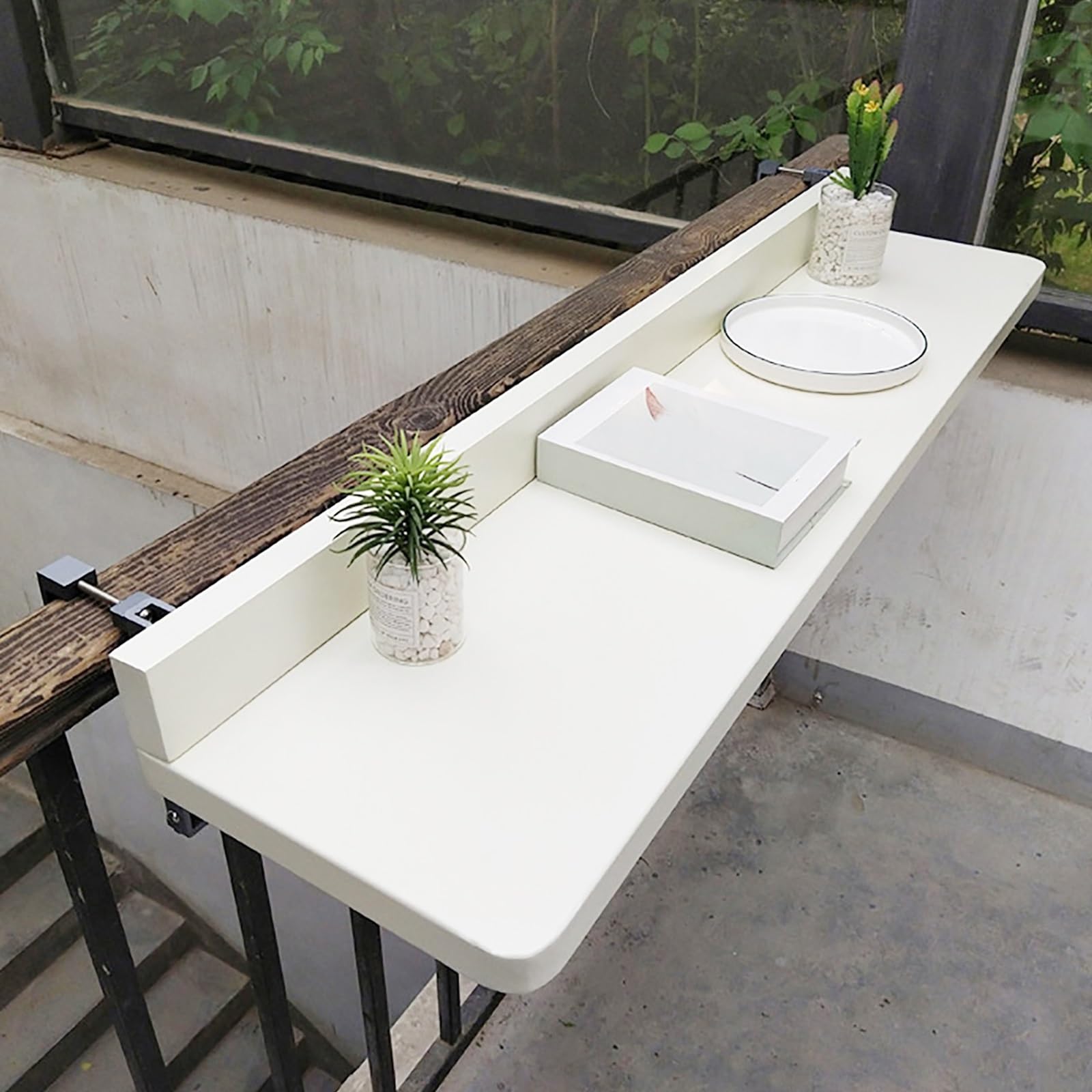 Table de bar pliante multifonctionnelle pour optimiser l'espace d'un petit appartement