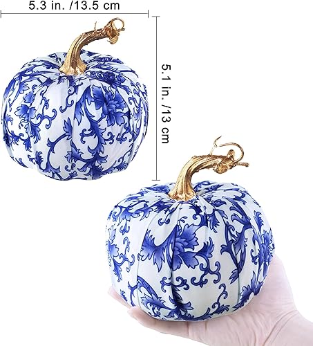 Vista 35 de Winlyn 4 calabazas de terciopelo de cosecha sintética surtidas, calabazas de tela decorativa, calabazas de espuma en naranja óxido y blanco de 5