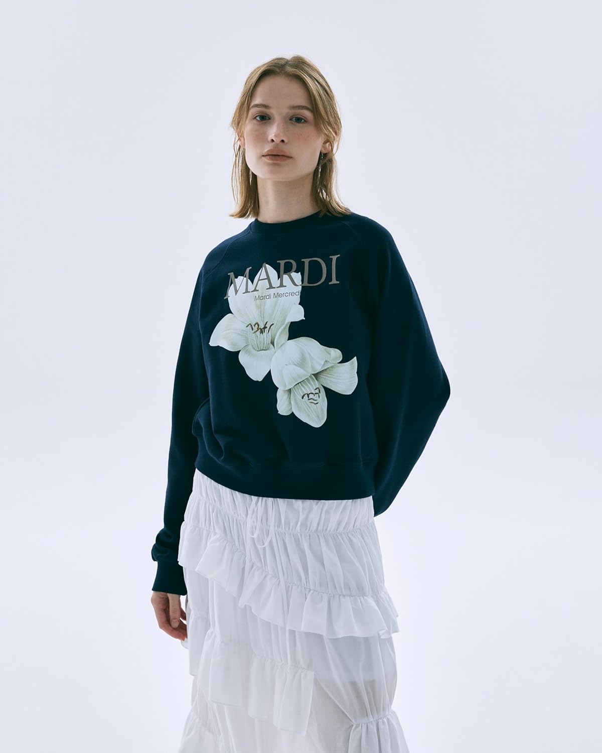 Raglan Sweatshirt Lilies 05, Floral Graphic Crewneck, Cropped Relaxed Fit Women’s Pullover