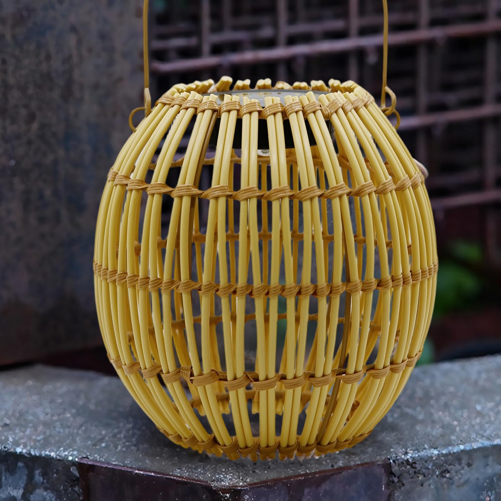 Lanterne in rattan, da esterni in rattan, resistenti alle intemperie, ad energia solare, con elegante , struttura in resina robusta con design unico, illuminazione da giardino per