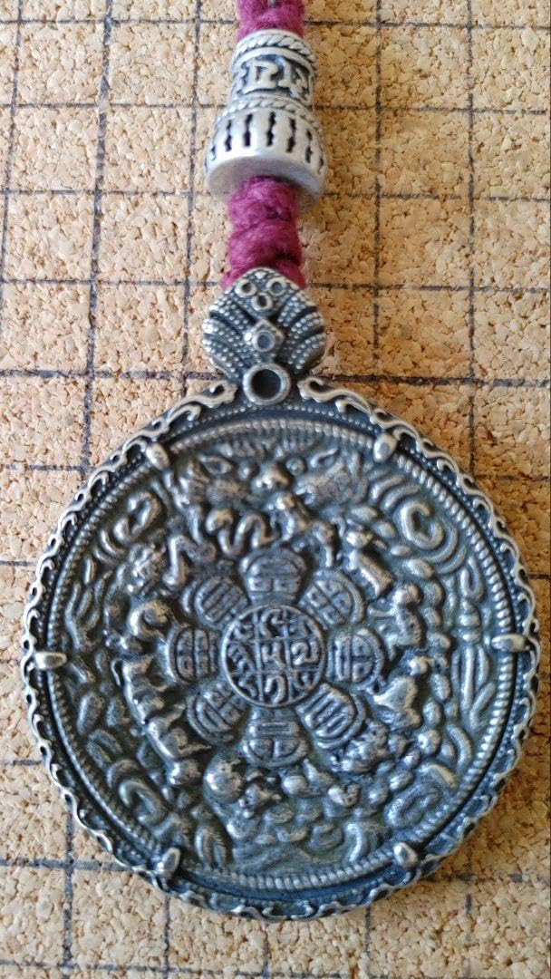 チベットラサ直送「九宮八卦」裏「吐宝鼠」50g　50×60㎜宝石を吐く動物黄財神 チベットラサ 九宮八卦 裏 吐宝鼠 50g 50×60㎜宝石を吐く