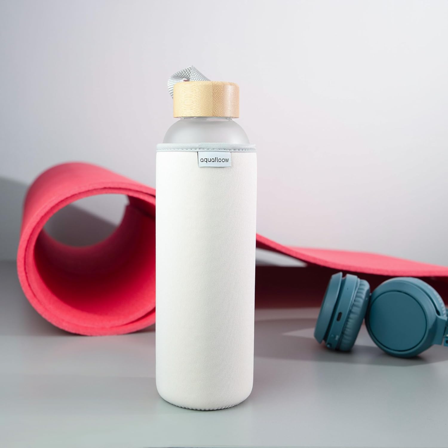 Drinking Bottle Glass 700 ml, Transparent Water Bottle Borosilicate Glass with Bamboo Lid and Neoprene Sleeve | Ideal for Office, Outdoor, School, for Carbonated Drinks – white