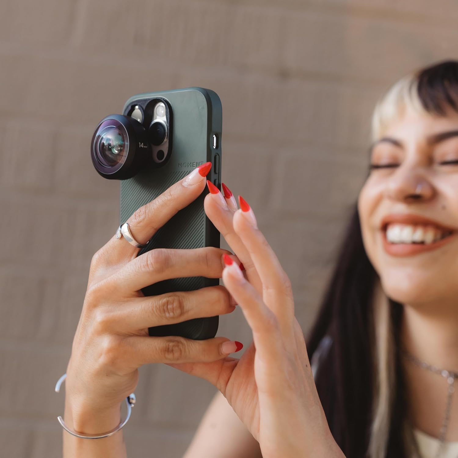 Moment 14mm Fisheye Lens – T-Series Mobile Lens for iPhone, Pixel & Galaxy – Super Wide 200° FOV [T-Series]