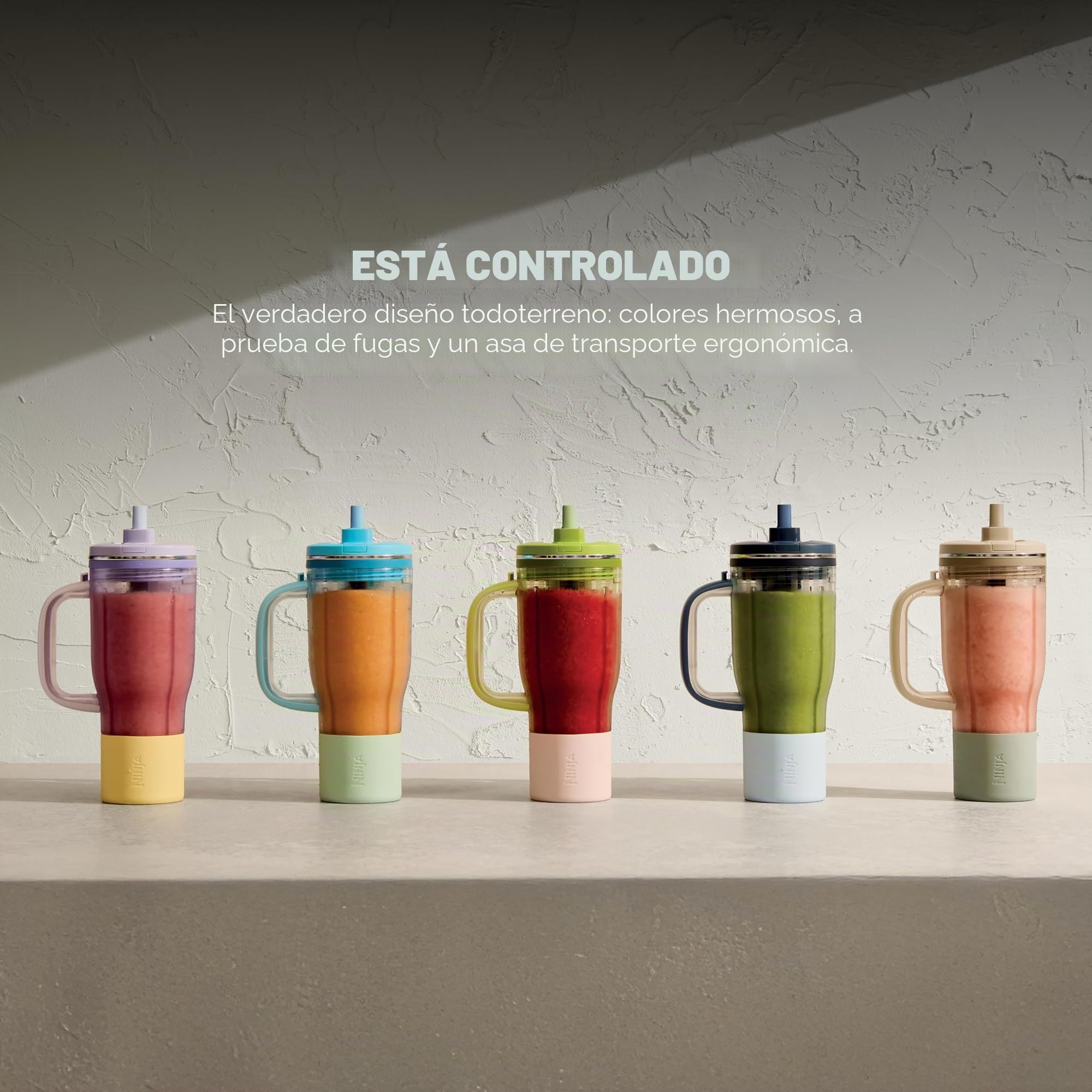Ninja Blendboss - Batidora personal para batidos y bebidas heladas, taza de viaje de 740 ml con tapa a prueba de fugas, boquilla y popote extraíble, tecnología Auto-iQ, 1200 pinchos, goma