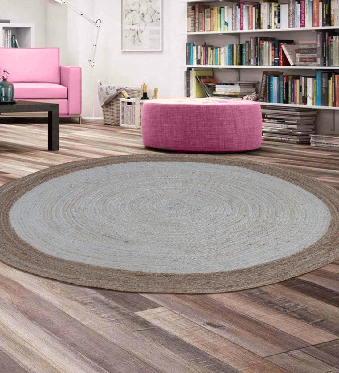 Tapis en jute et chiffons géométrique pour créer un salon cocooning
