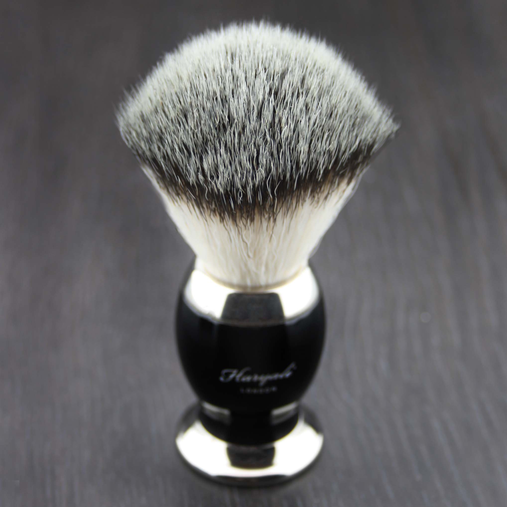 Men's Badger Looking Sliver Tip Shaving Brush with & Black and Metal Colour Base