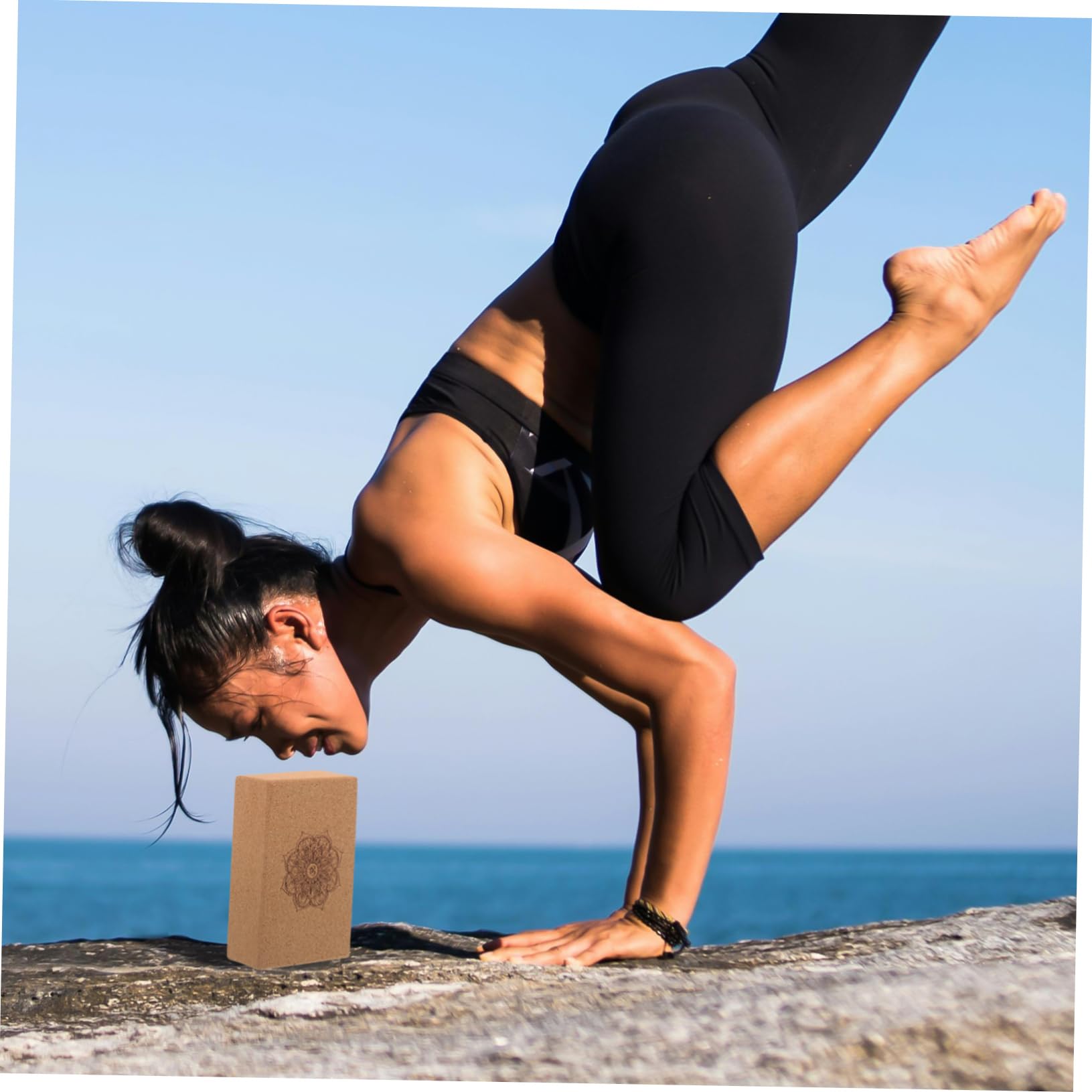 Bloque de Yoga de Corcho de Alta Densidad Triángulo | Patrón Mandala, para Entrenamiento Físico y Relajación Corporal, Uso Versátil en Práctica Diaria