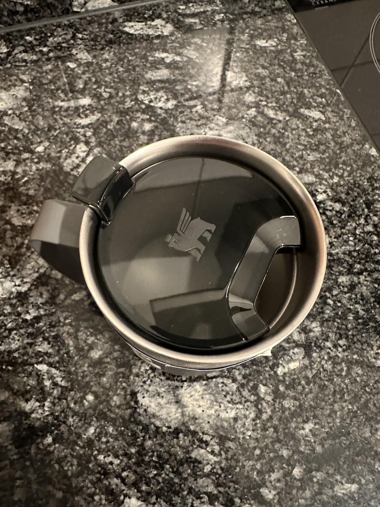 Schöner Becher mit einem kleinen Nachteil