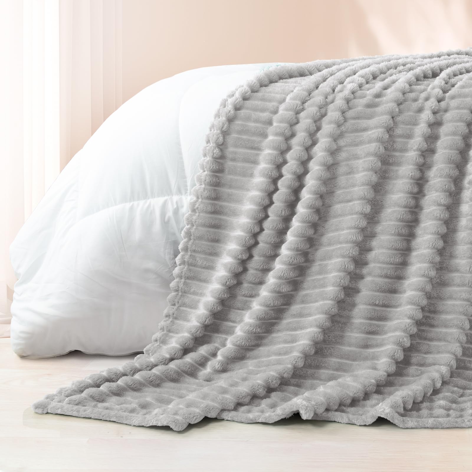 Exclusivo Mezcla Fleece Throw Blanket for Sofa Super Soft Striped Jacquard Bed Blanket - Image 3