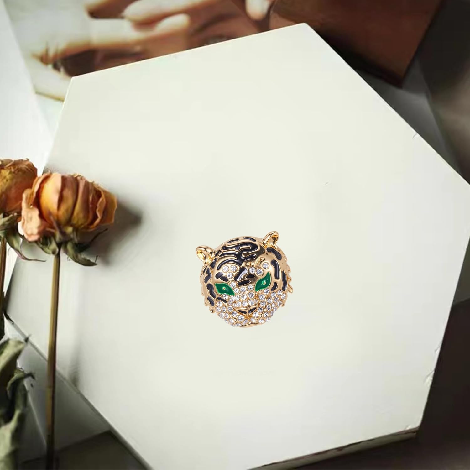 Vintage Tiger Head Brooch Sparkling Rhinestone Tiger Lapel Pin for Women Men Animal Jewelry for Coats, Scarves, Bags (Gold Green) - Image 7