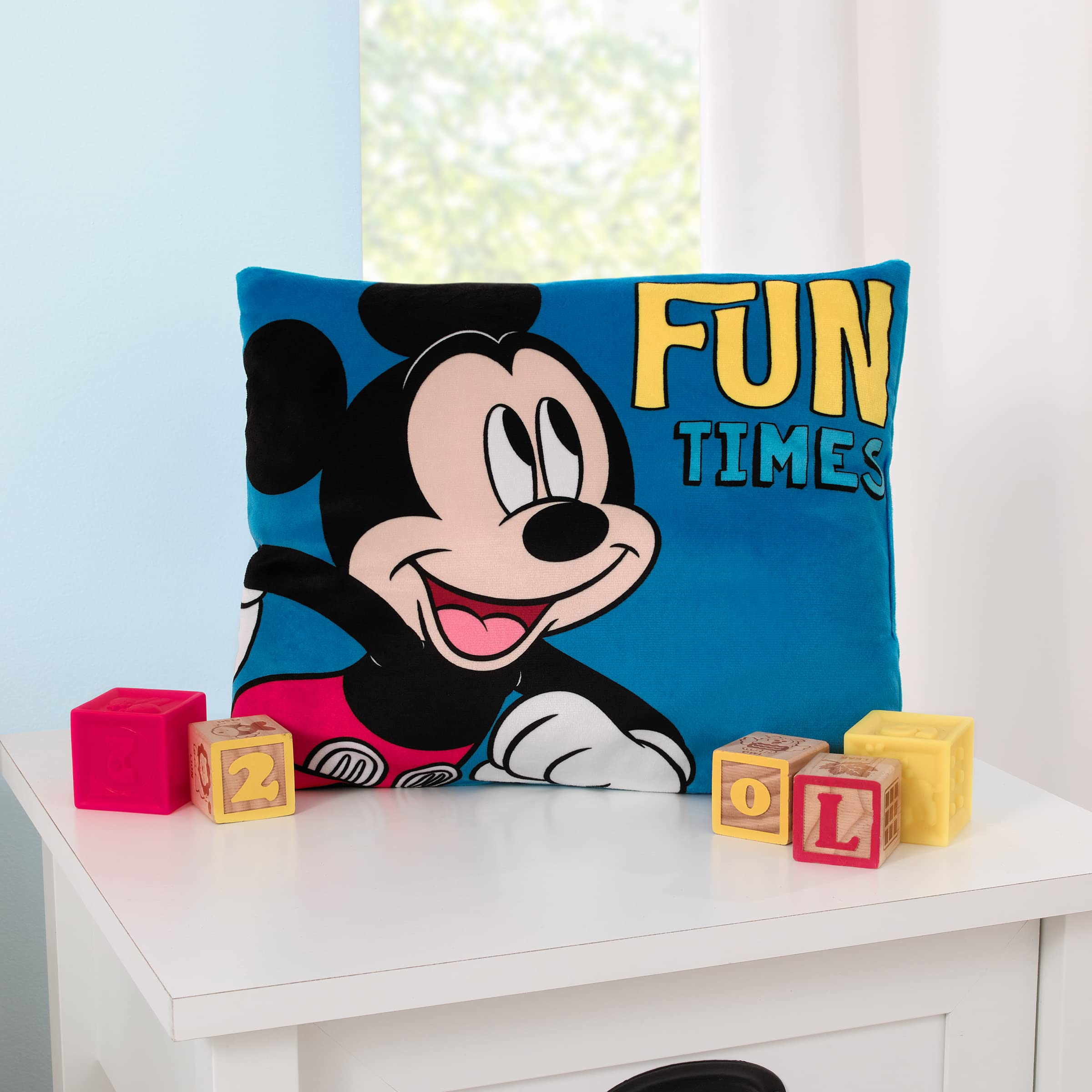 Amazon.com: Disney Mickey Mouse Funhouse Crew Blue, Red, Black