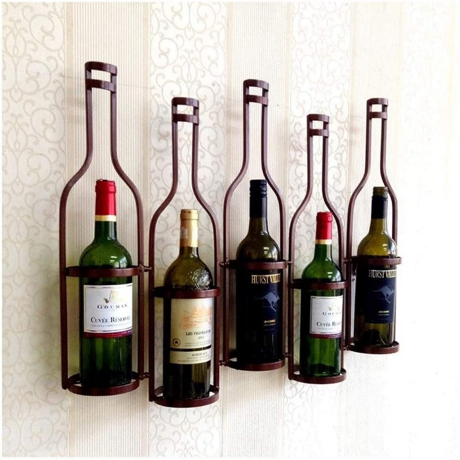 Casier à vin monté sur mur rouge avec porte-verre suspendu pour bar