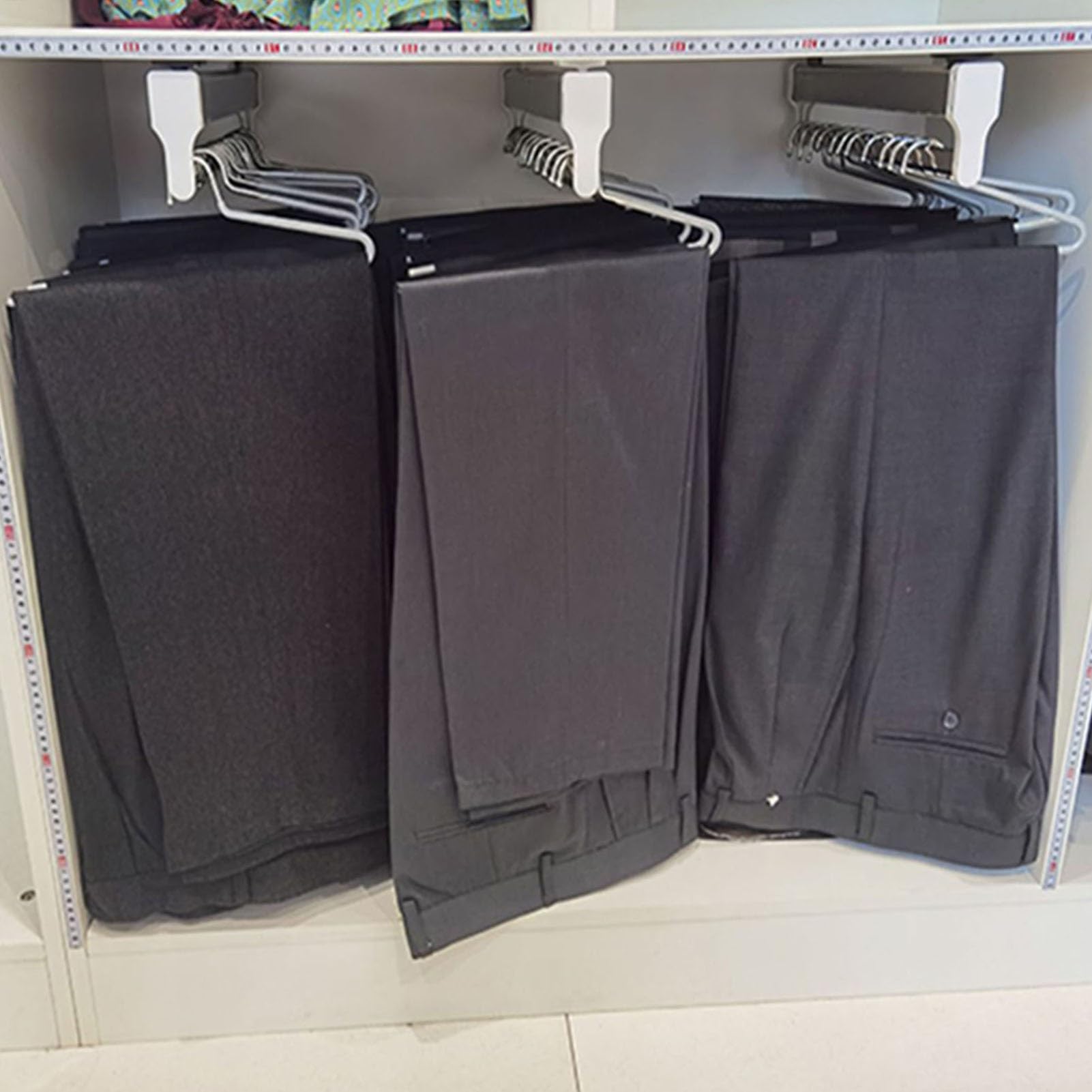 Ausziehbarer Hosenständer, platzsparende Kleiderschrankstange, ausziehbarer Hosenbügel aus Stahl, Hosen-Organizer für Kleiderschrank, Jeans, Kleidung, Schals (45,6 cm)