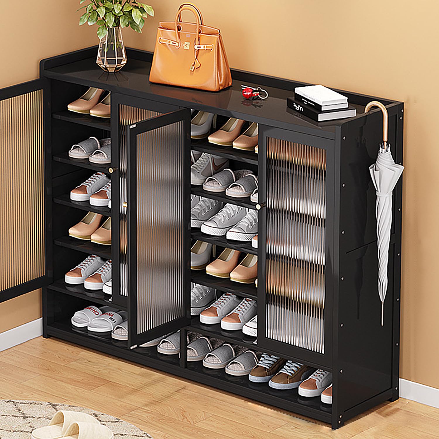 Armoire à chaussures gain de place contre le désordre du couloir