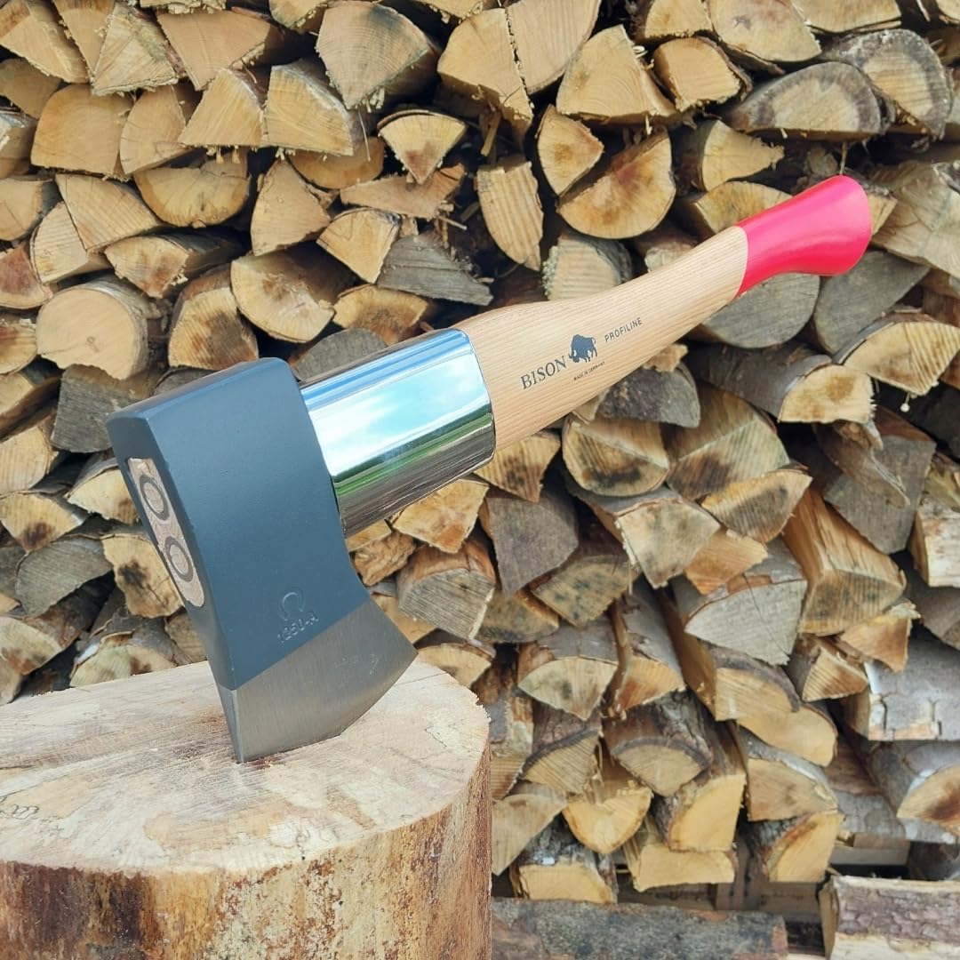 Bison Siekiera rozłupująca Profiline 1250 g, długość 500 mm, ze stalową tuleją ochronną trzonka, spełnia najwyższe wymagania w zakresie jakości, odporności i funkcjonalności.