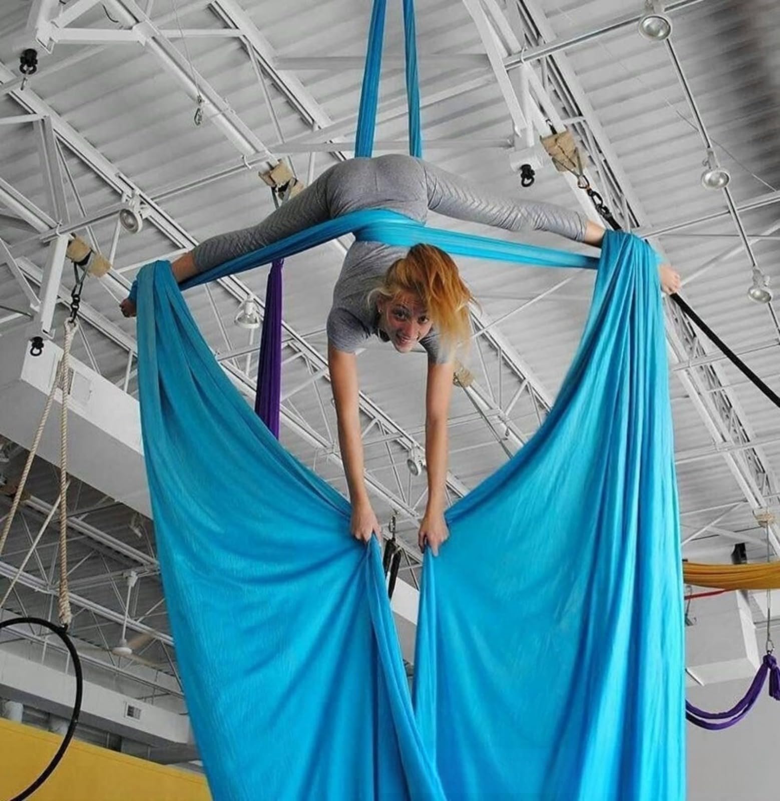 Yoga Vertikaltuch (8x2.8m) - Yogatuch Zum Aufhängen, Trapez Schaukel, Starke Tragfä higkeit, Sicherer SchutzYoga Schaukel Set, Akrobatik Tuch Aerial Yogatuch Seide F ür Erwachsene