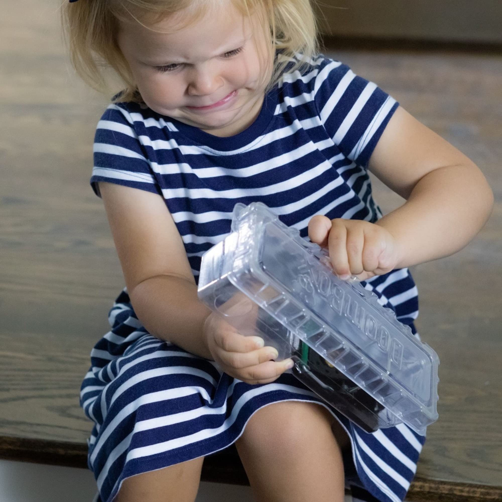 DoomBox™ Trampa cerrada para ratones verde, mantiene el desorden con el ratón, tecnología patentada de cierre Click-It™, segura para niños y mascotas, certificada a prueba de niños, fabricada en