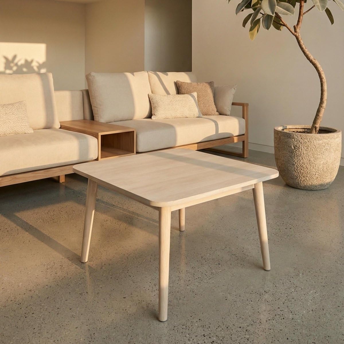 Table basse en chêne massif pour réchauffer vos moments de détente en famille