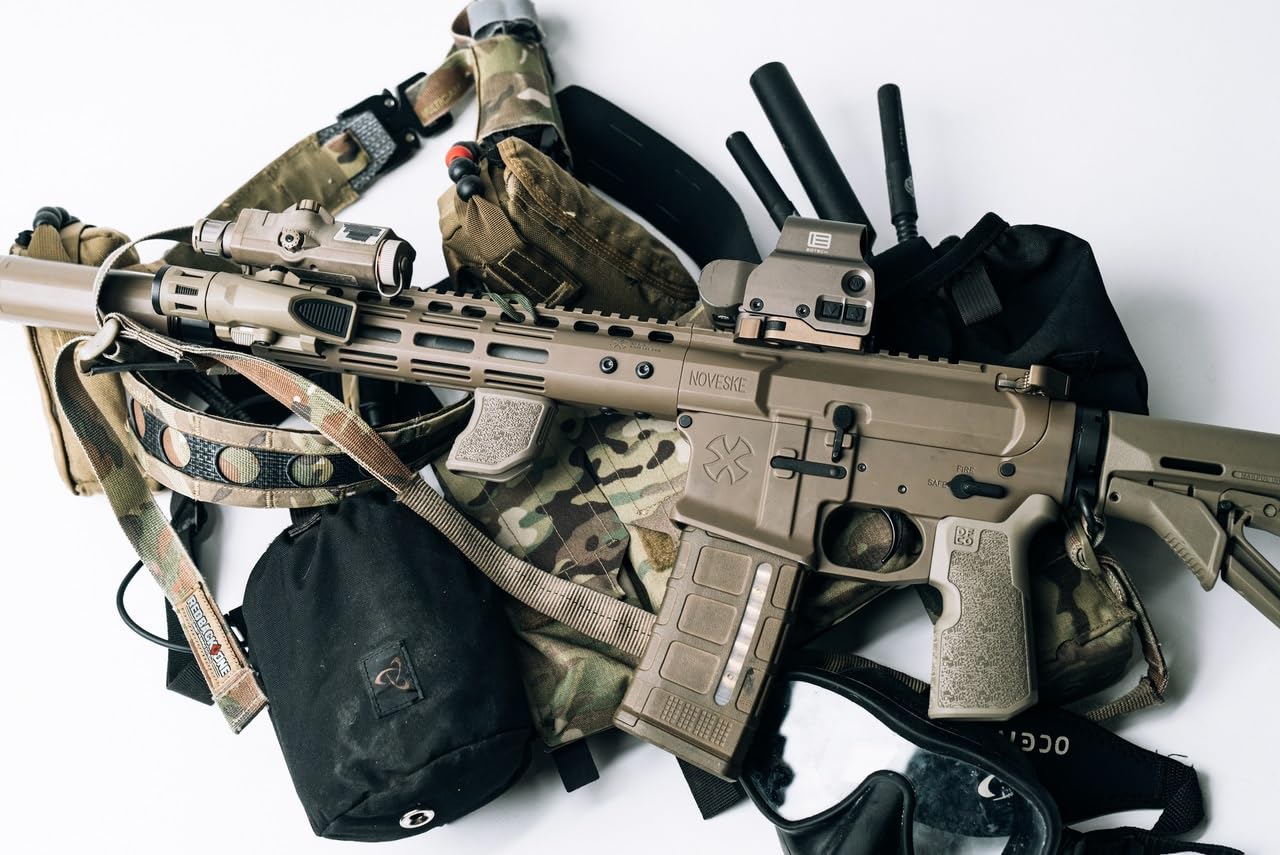 Amazon.co.jp: DFCO 実物 グリップ カンフーグリップ FDE AR15 M4 AR10