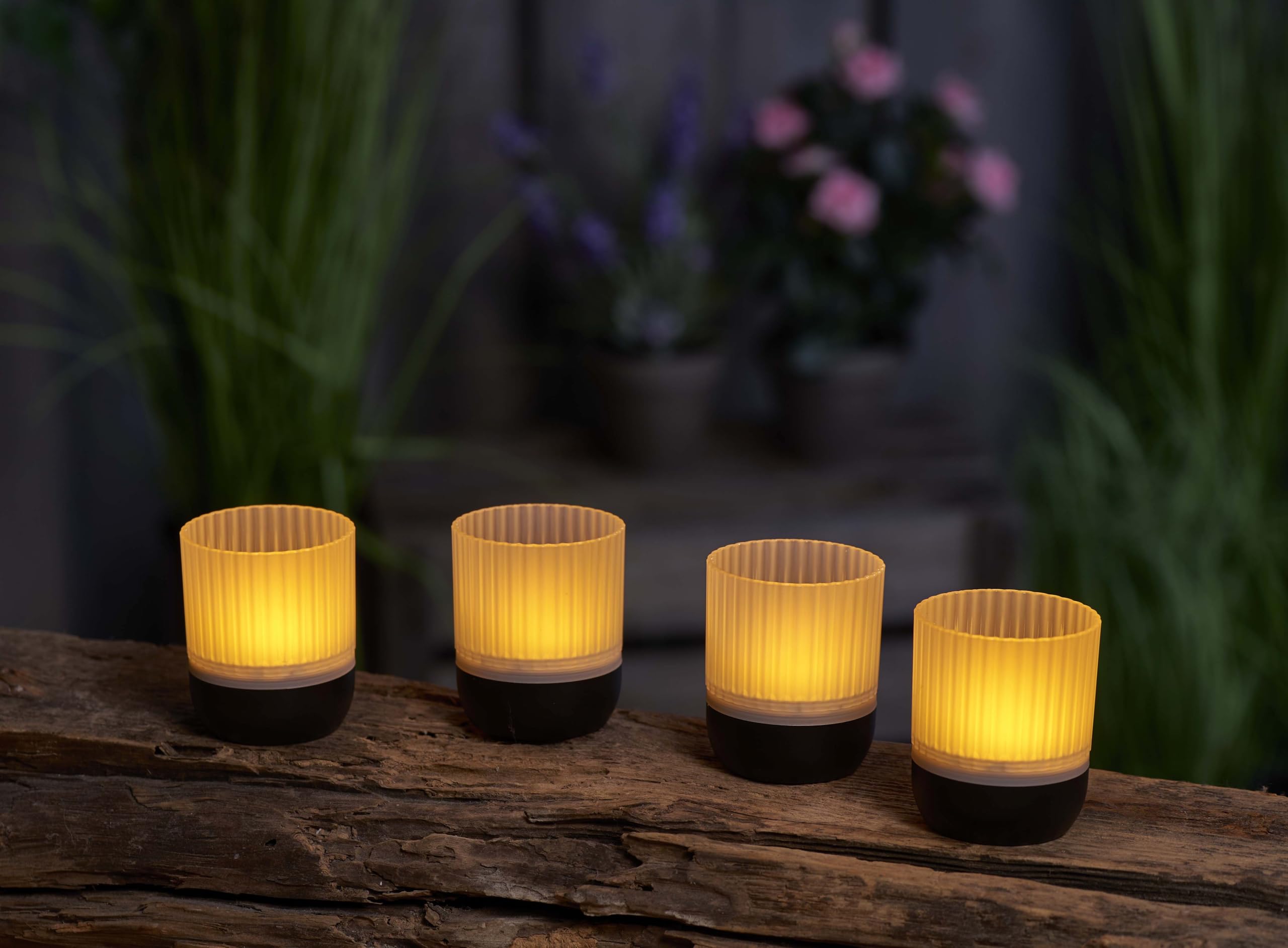 Northpoint Set di 4 luci a LED con sensore touch senza fili, per interni ed esterni, effetto tremolante RGBW con stazione di ricarica a induzione (nero opaco