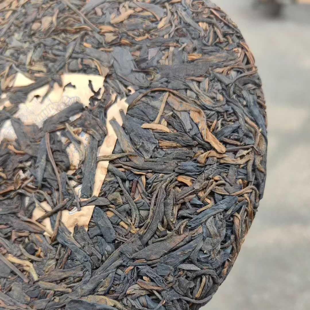 Song Pin Hao 2000 Yiwu Zheng Shan Round Raw Puer Cake, 357g