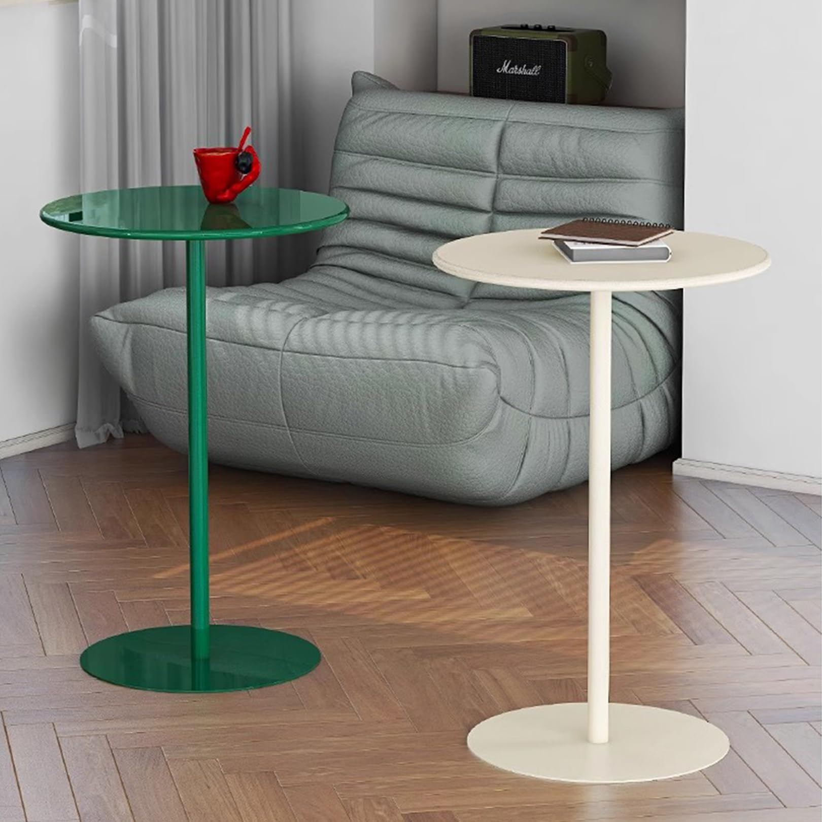 Tavolo da bistrot compatto con base in ghisa e piano in metallo, ideale per caffè, caffetterie e pub salvaspazio