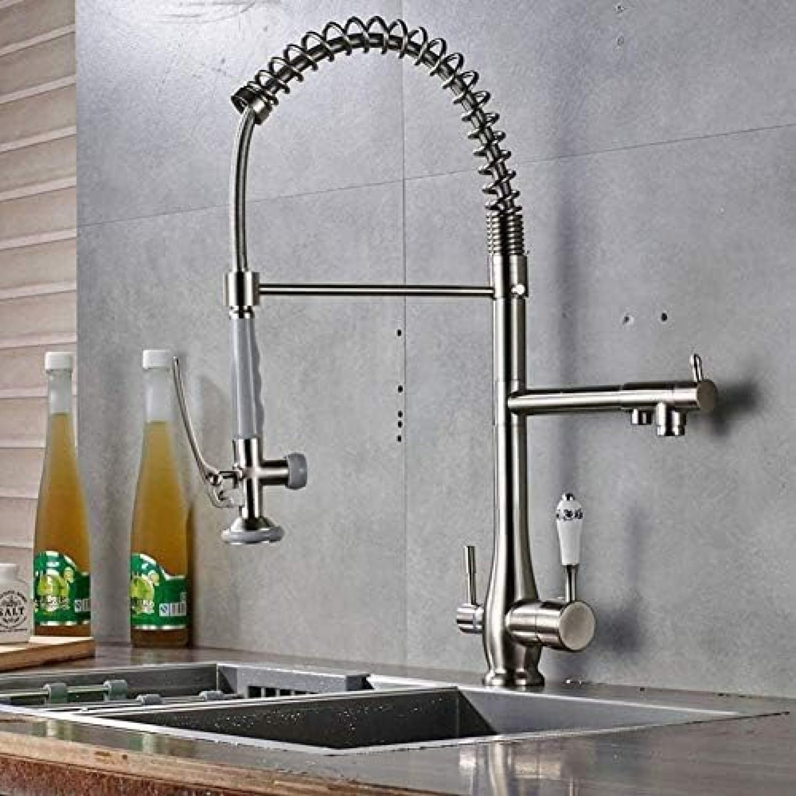 Robinet de cuisine à tirette avec douchette à ressort eau chaude et froide