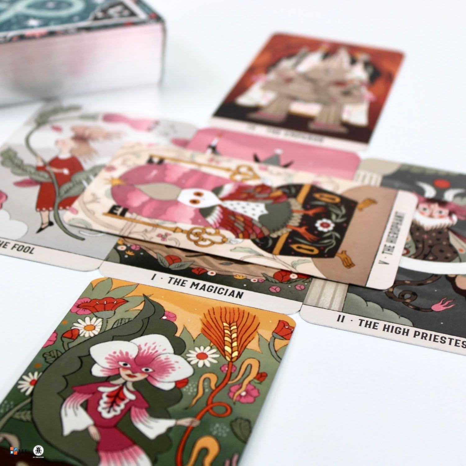 【正規品】レアインディーズ✨奇妙で可愛いお花のタロットカード✨海外限定・入手困難 Amazon.co.jp: I.I.J タロットカード ウィキッドムーン・タロット