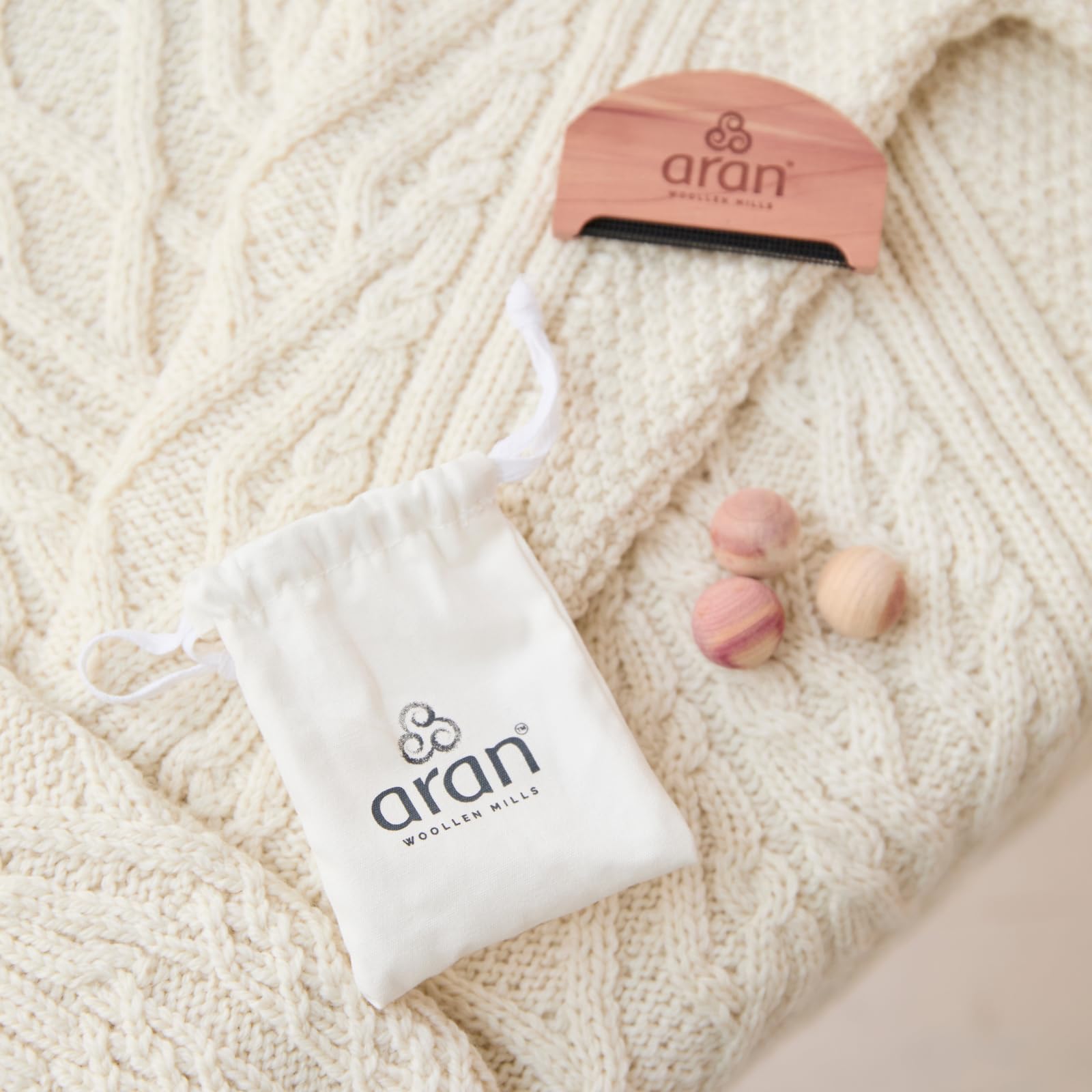 Amazon.co.jp: Aran Woollen Millsによるアランセーターケアセット 