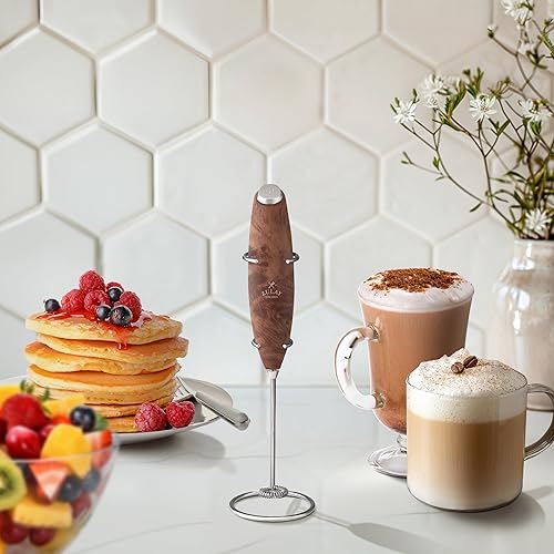 Vista 201 de Zulay Kitchen - Espumador de leche de mano con pilas AA Duracell: batidora de bebidas resistente para café, latte, capuchino y más, color aurora