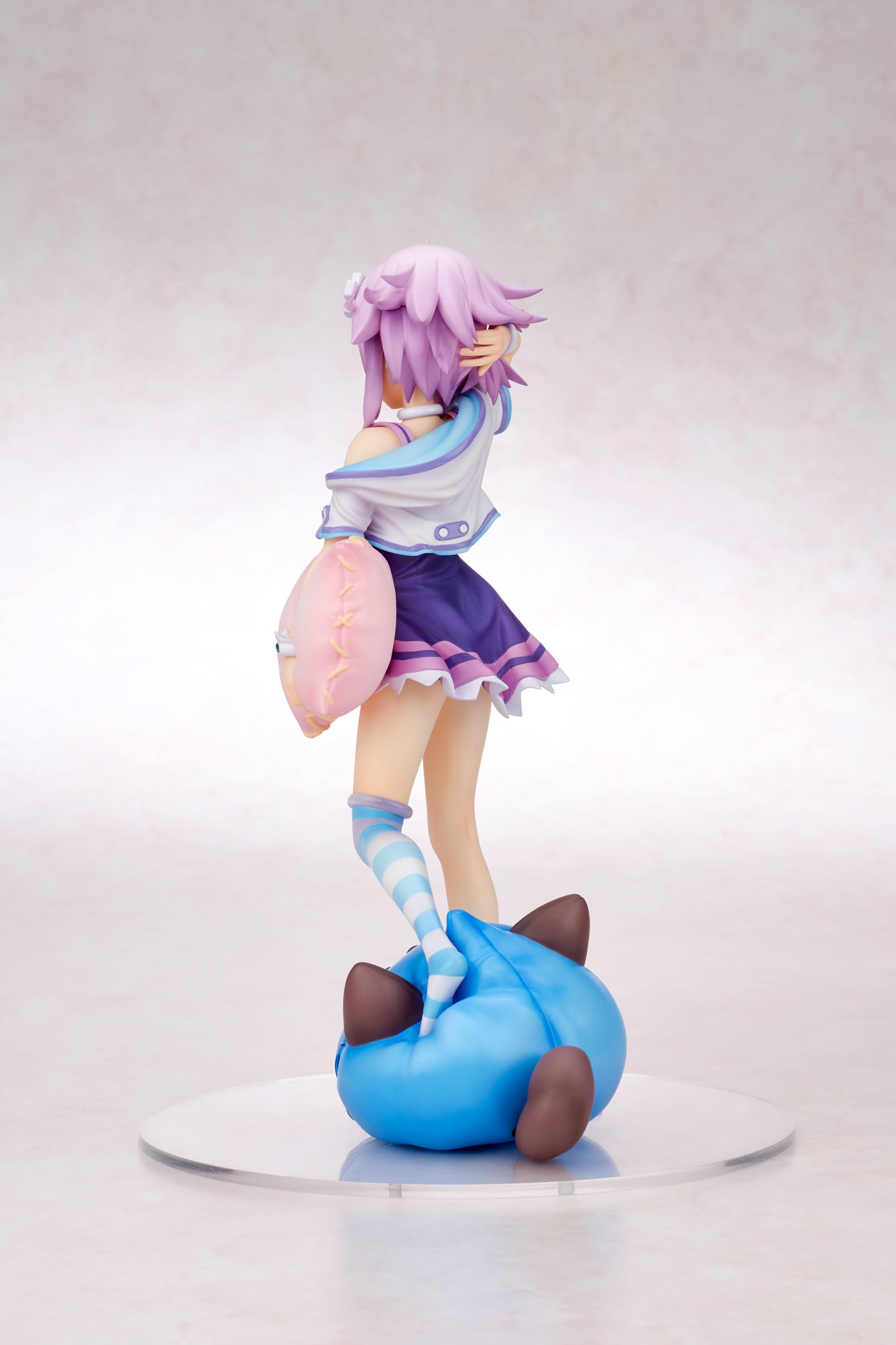 Amazon | 超次元ゲイム ネプテューヌ ネプテューヌ 1/8スケール PVC 