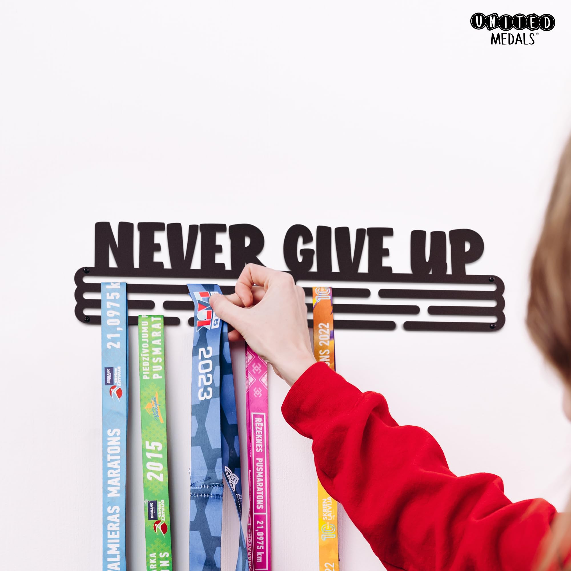 Never Give Up Sports - Soporte de Acero para Colgar medallas, Marco de Montaje en Pared